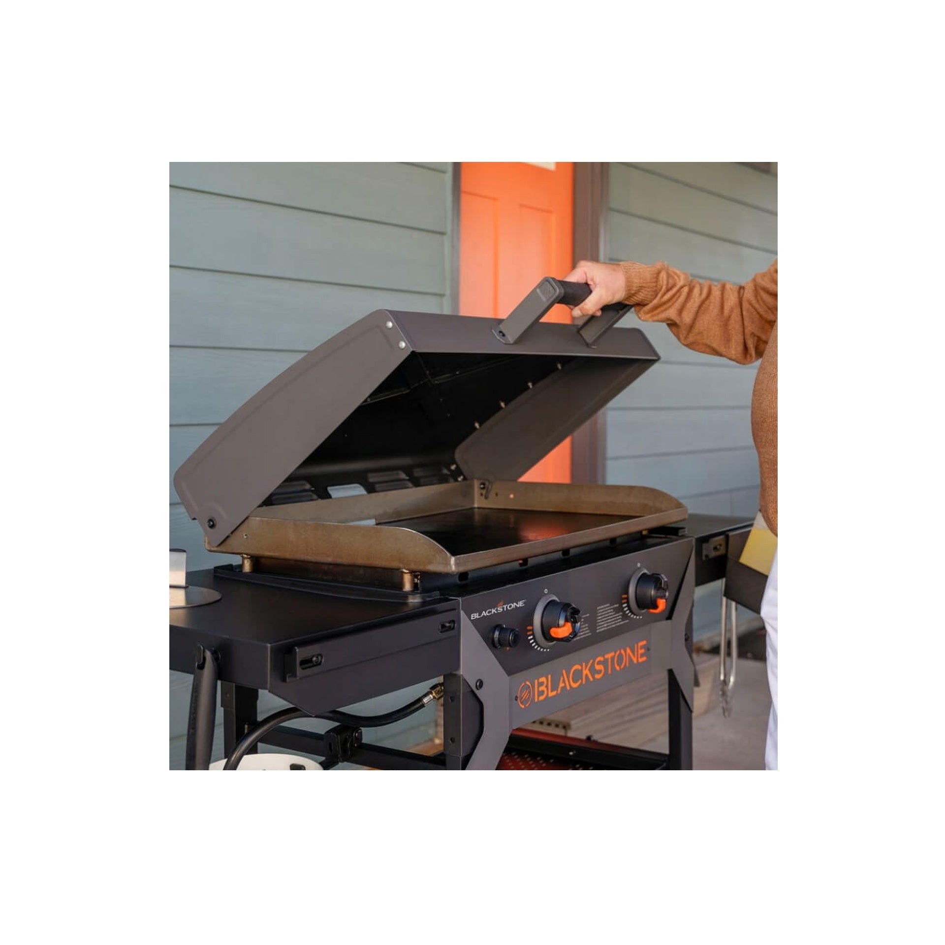 Blackstone 28'' Iron Forged Griddle Station with Hood